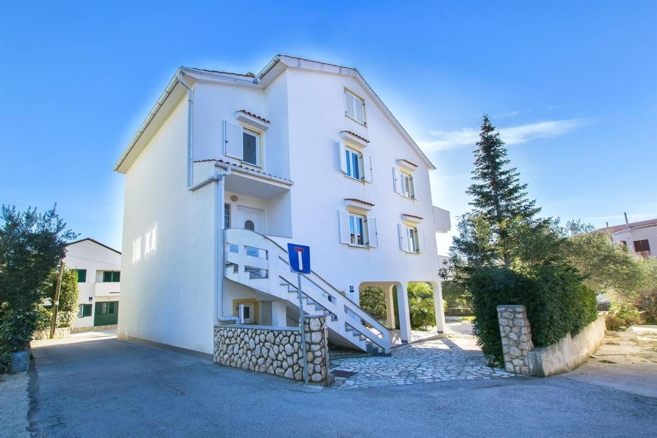 Apartments Loina Новаля Екстериор снимка