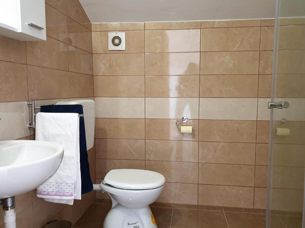 Apartments Loina Новаля Екстериор снимка