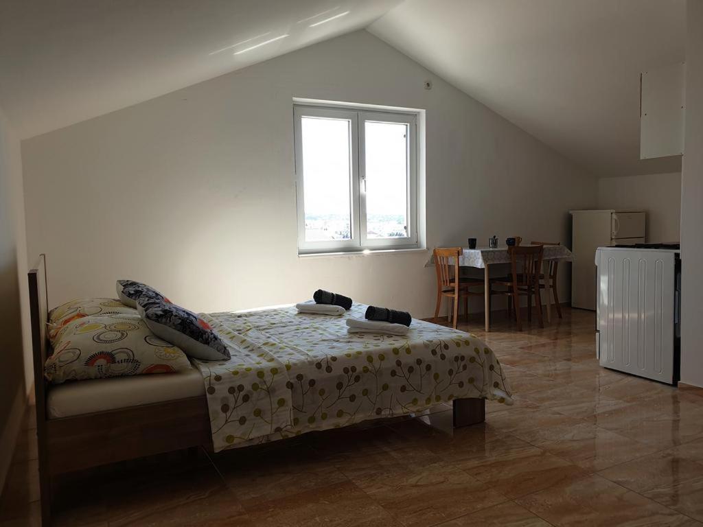 Apartments Loina Новаля Екстериор снимка