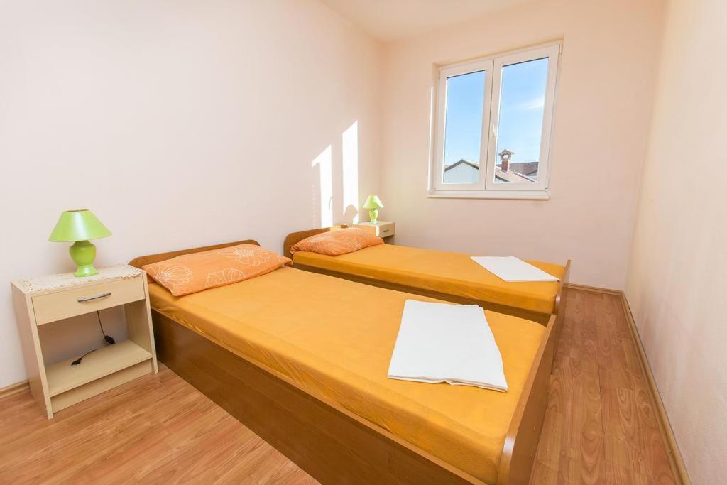 Apartments Loina Новаля Екстериор снимка