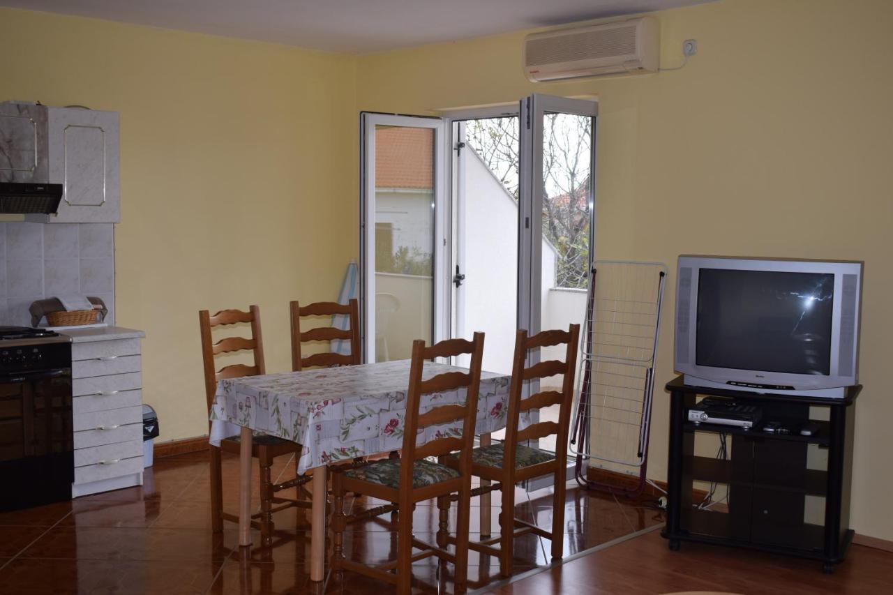 Apartments Loina Новаля Екстериор снимка