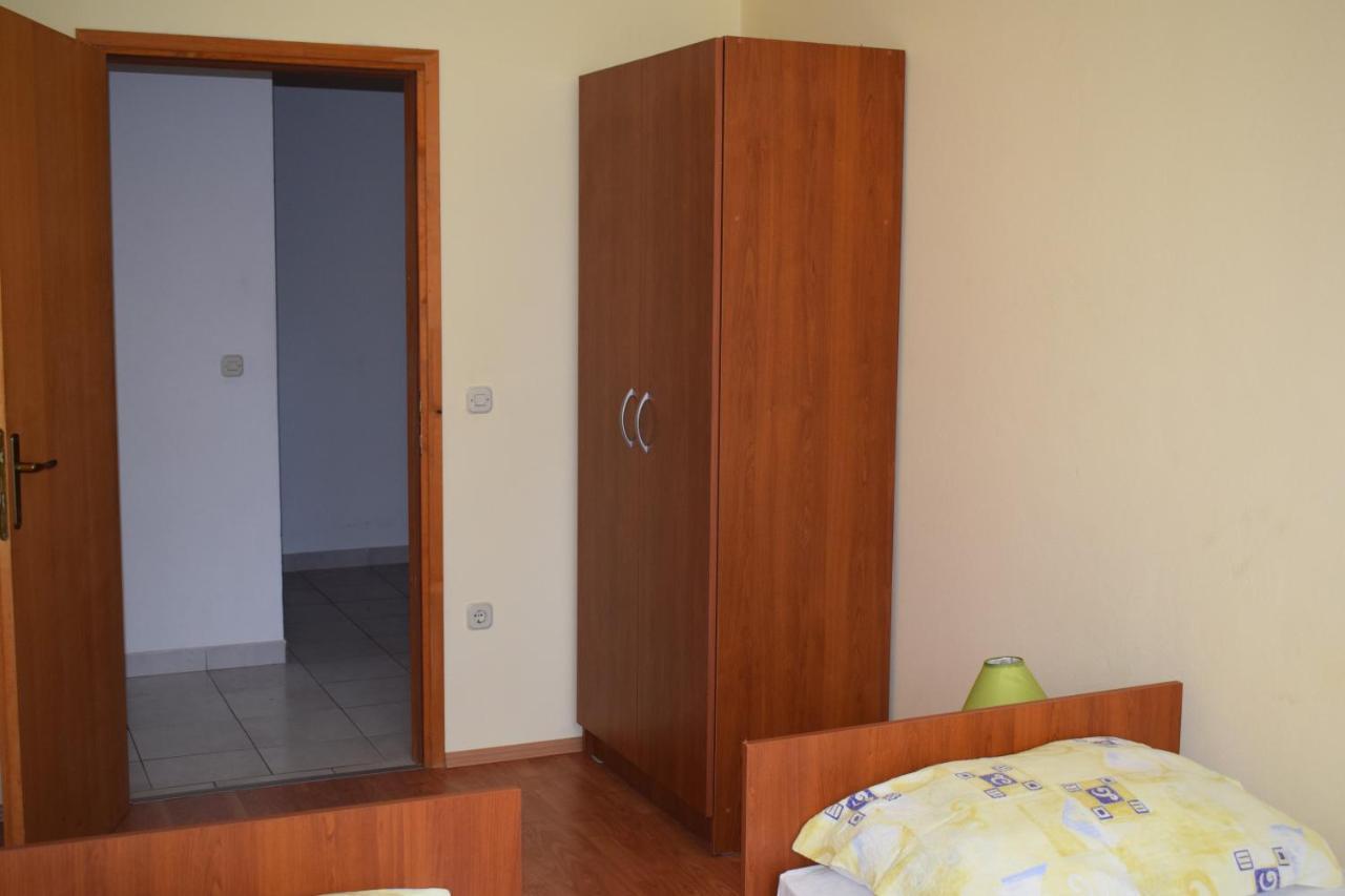 Apartments Loina Новаля Екстериор снимка
