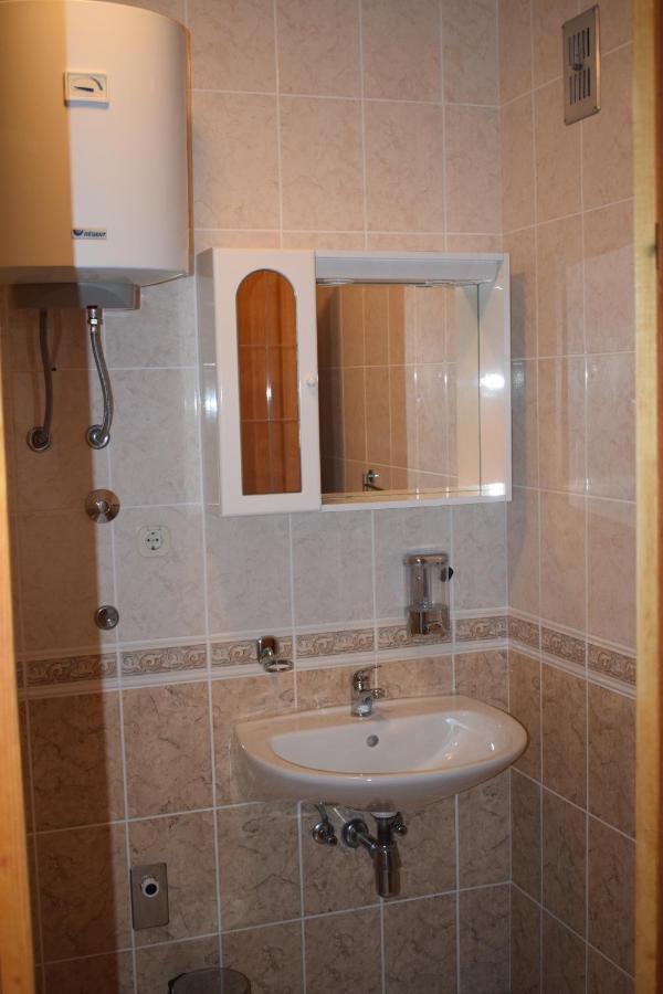 Apartments Loina Новаля Екстериор снимка