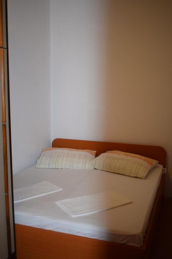 Apartments Loina Новаля Екстериор снимка