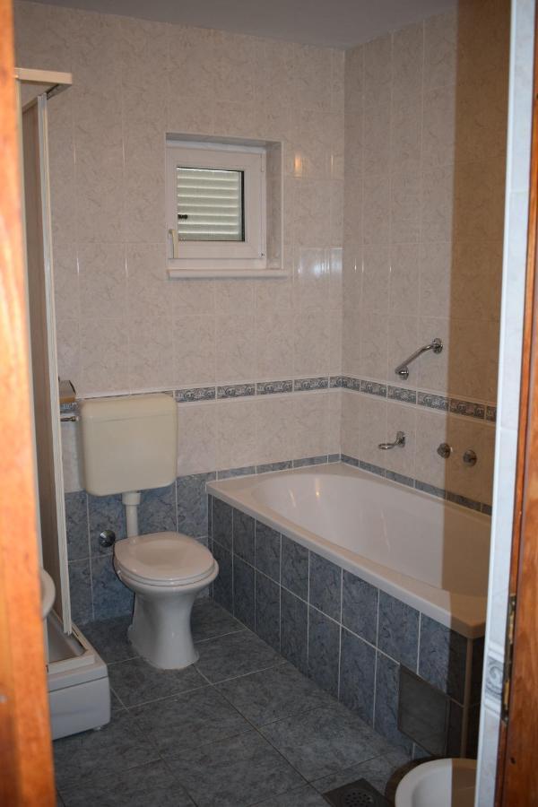 Apartments Loina Новаля Екстериор снимка