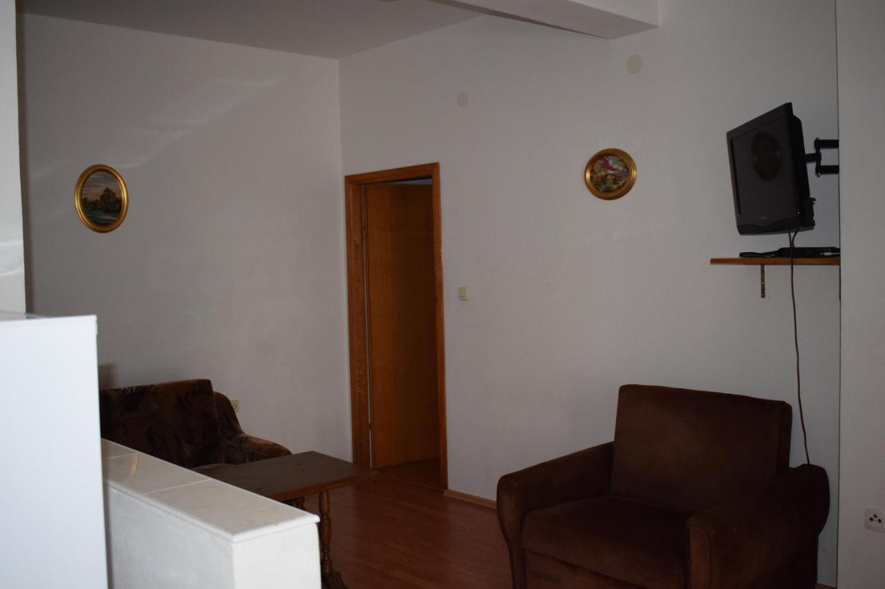 Apartments Loina Новаля Екстериор снимка