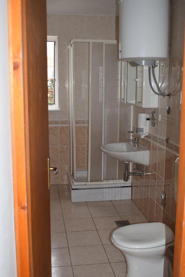 Apartments Loina Новаля Екстериор снимка