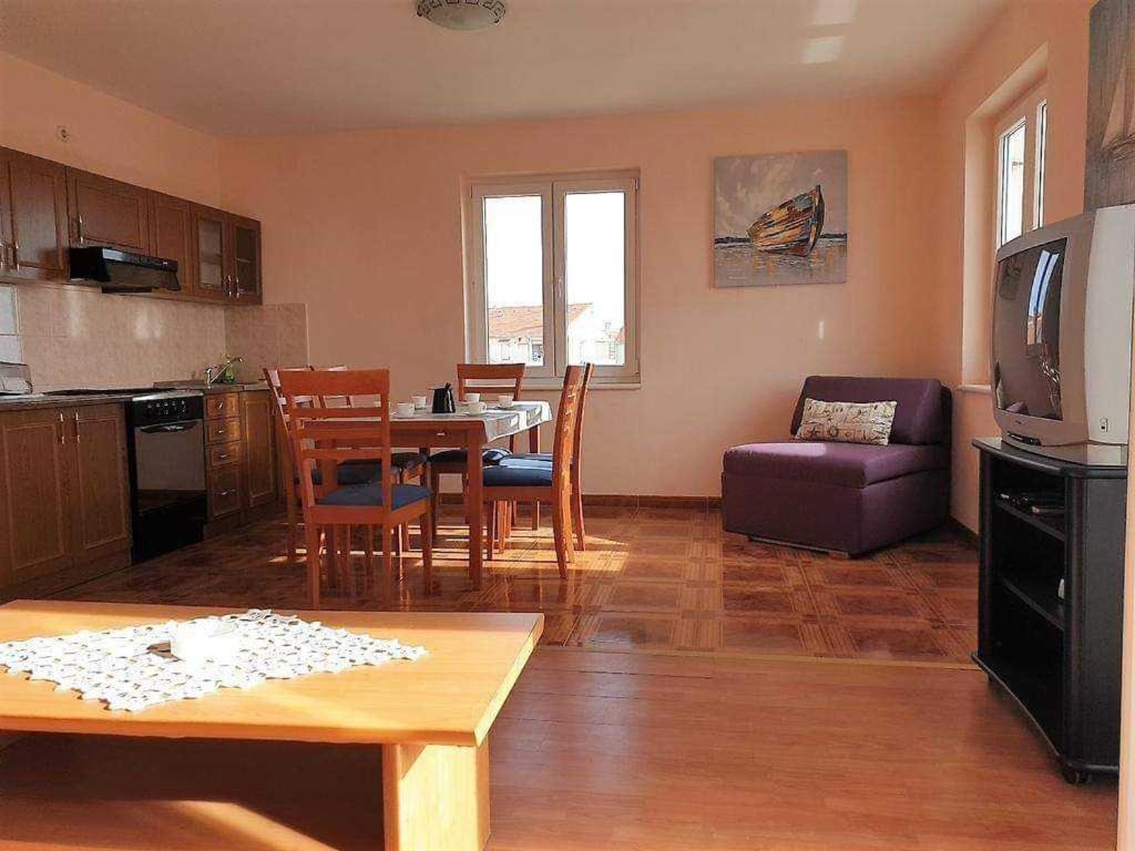 Apartments Loina Новаля Екстериор снимка