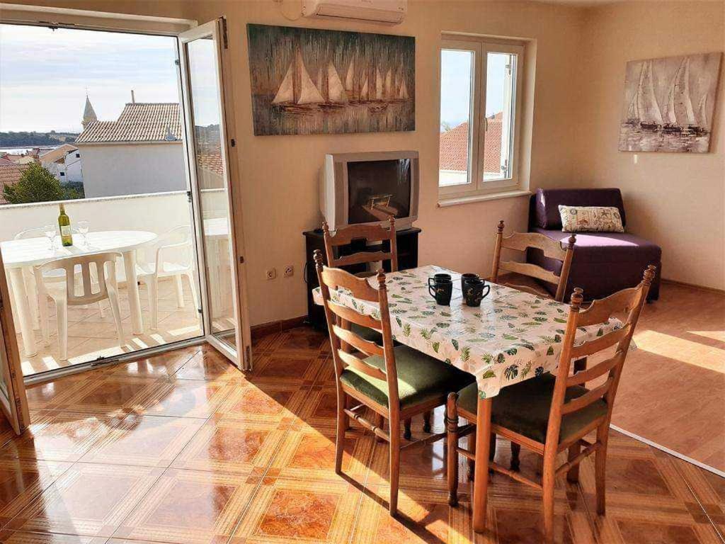 Apartments Loina Новаля Екстериор снимка